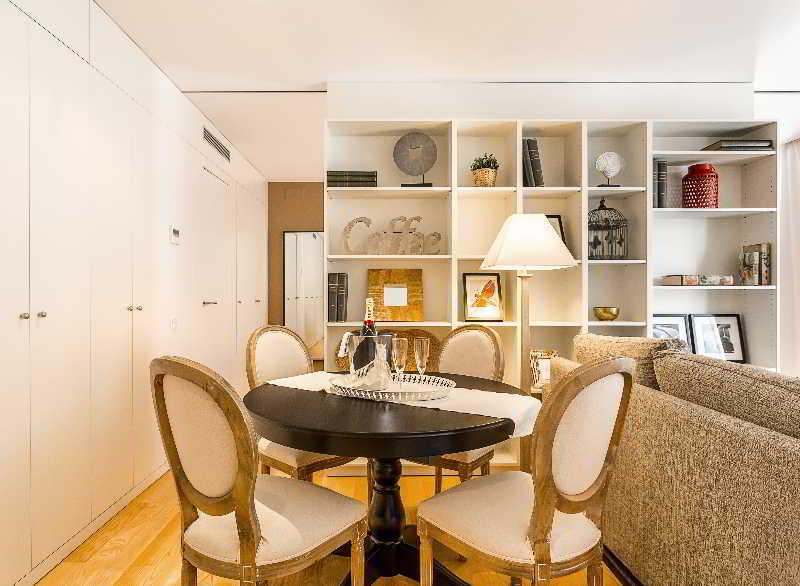 Urban District Apartments - Rambla Suites & Pool Barcellona Esterno foto