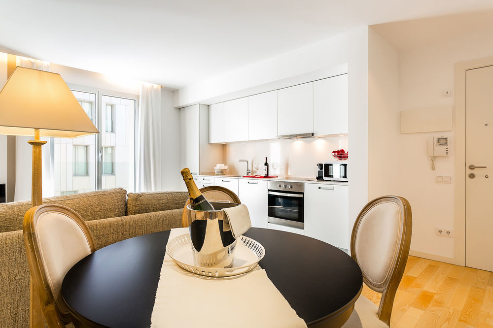 Urban District Apartments - Rambla Suites & Pool Barcellona Esterno foto