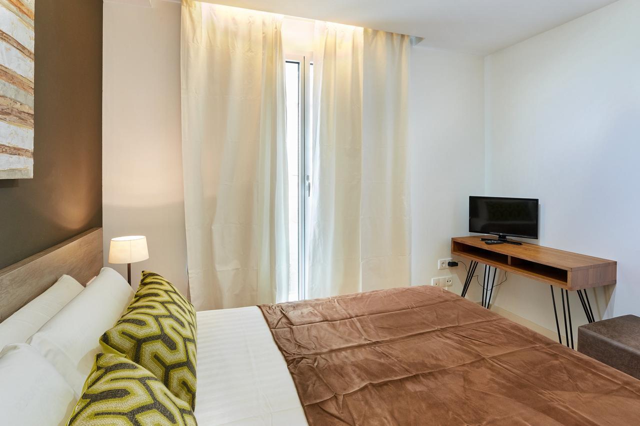 Urban District Apartments - Rambla Suites & Pool Barcellona Esterno foto