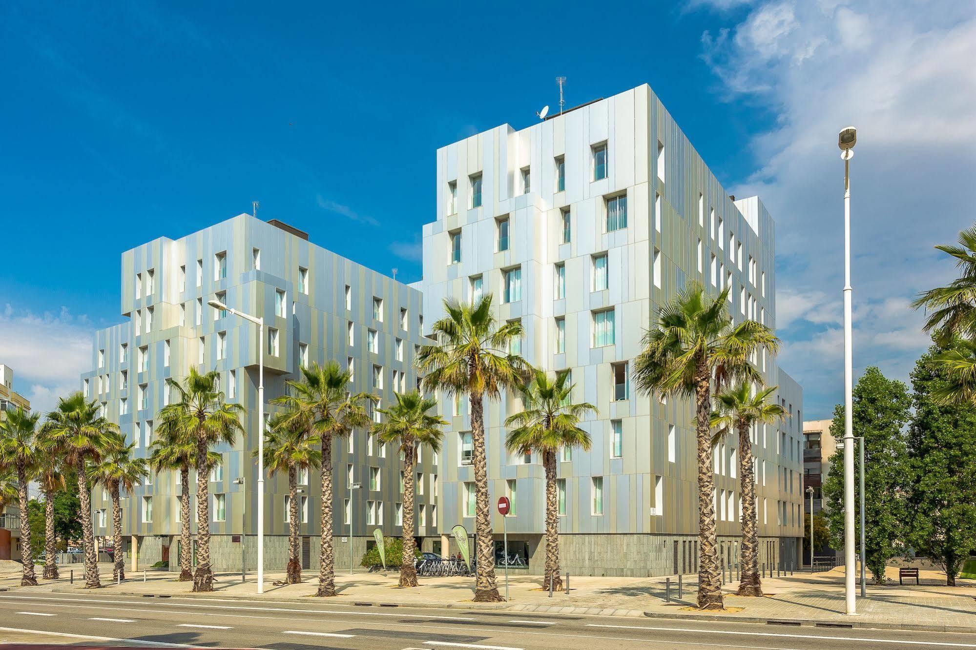 Urban District Apartments - Rambla Suites & Pool Barcellona Esterno foto
