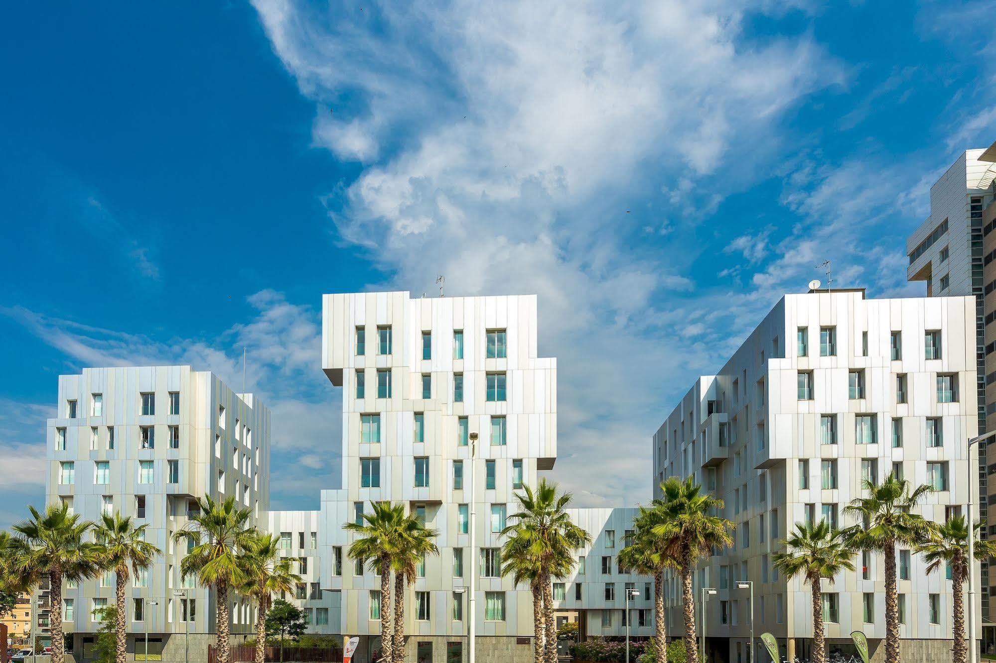 Urban District Apartments - Rambla Suites & Pool Barcellona Esterno foto