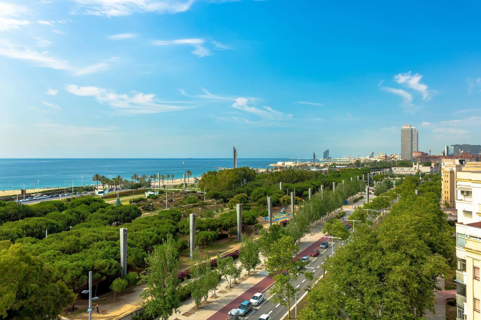 Urban District Apartments - Rambla Suites & Pool Barcellona Esterno foto