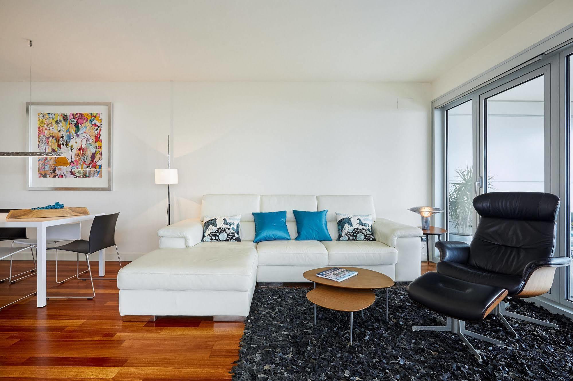 Urban District Apartments - Rambla Suites & Pool Barcellona Esterno foto