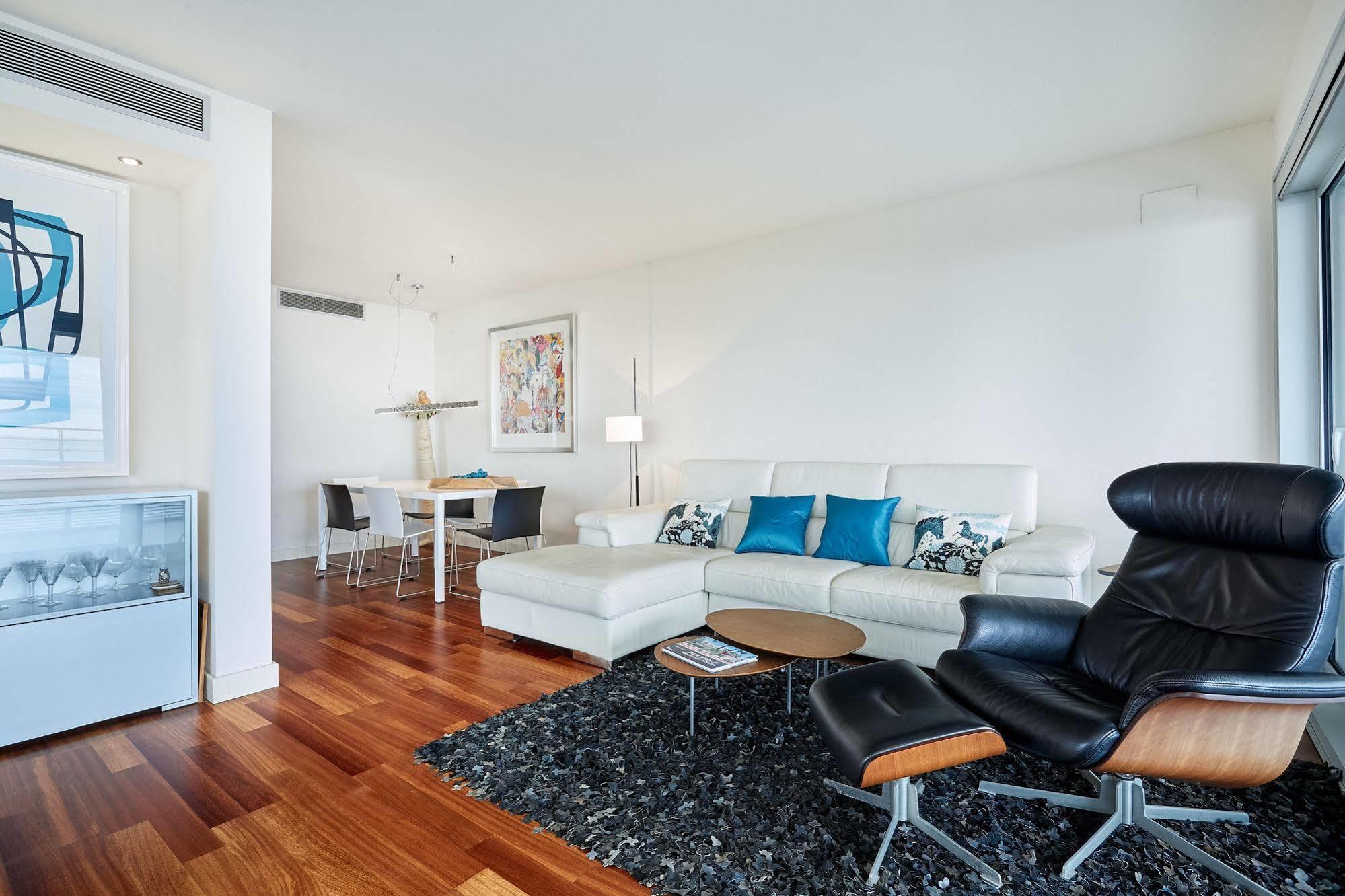 Urban District Apartments - Rambla Suites & Pool Barcellona Esterno foto