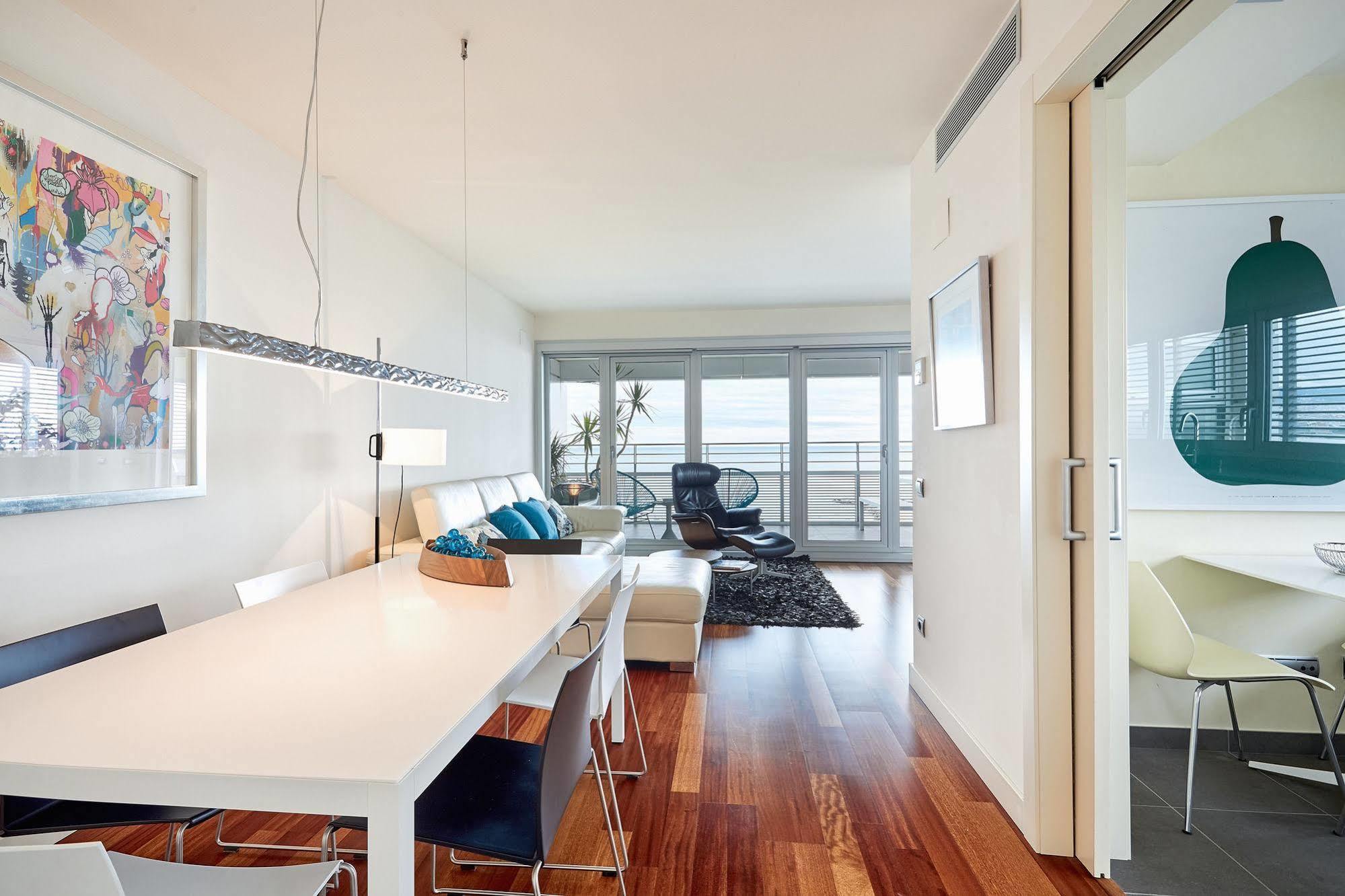 Urban District Apartments - Rambla Suites & Pool Barcellona Esterno foto