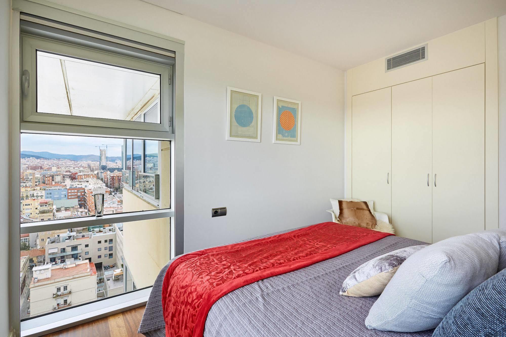 Urban District Apartments - Rambla Suites & Pool Barcellona Esterno foto