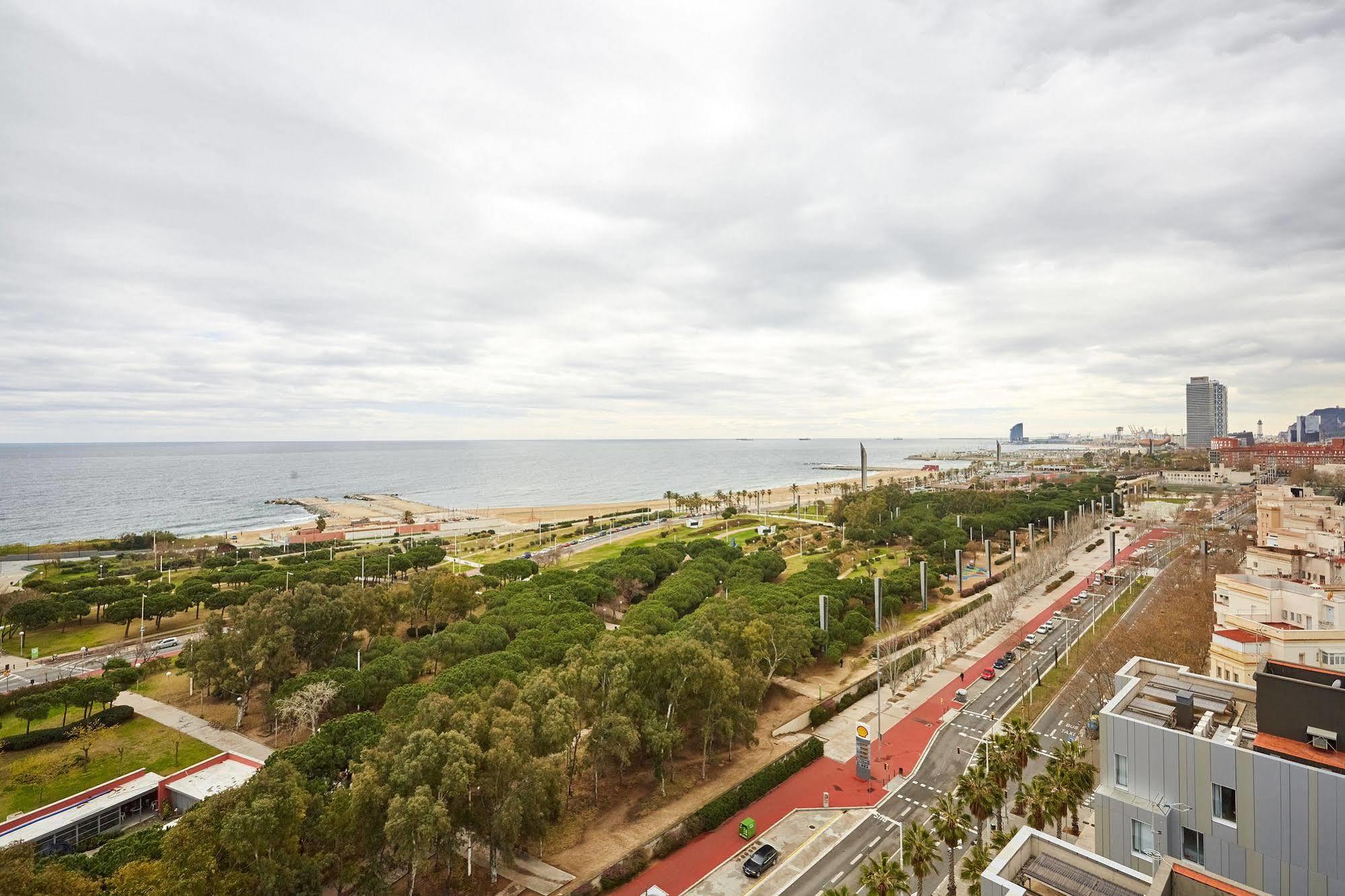 Urban District Apartments - Rambla Suites & Pool Barcellona Esterno foto